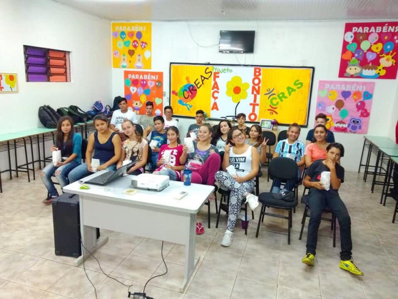AULA EDUCATIVA E SESSÃO CINEMA NO CRAS 